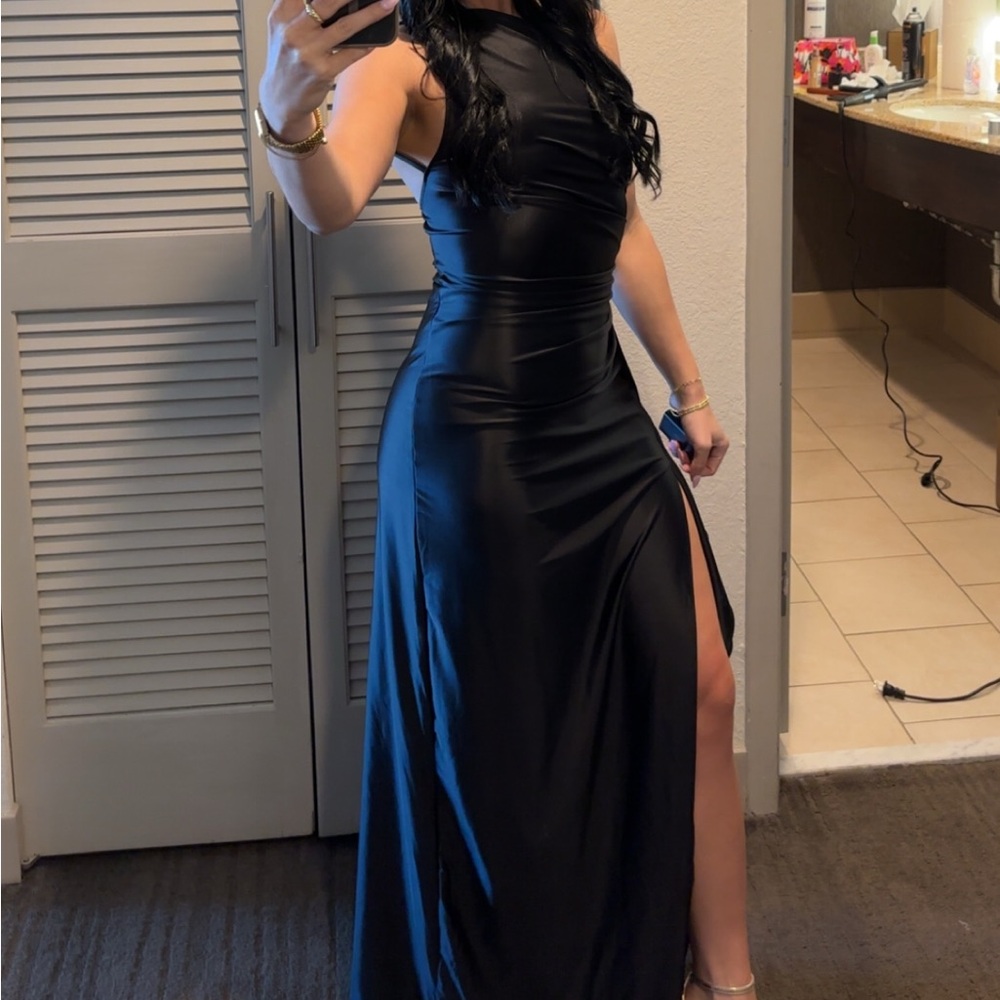 Elegant Black Sleeveless Dress